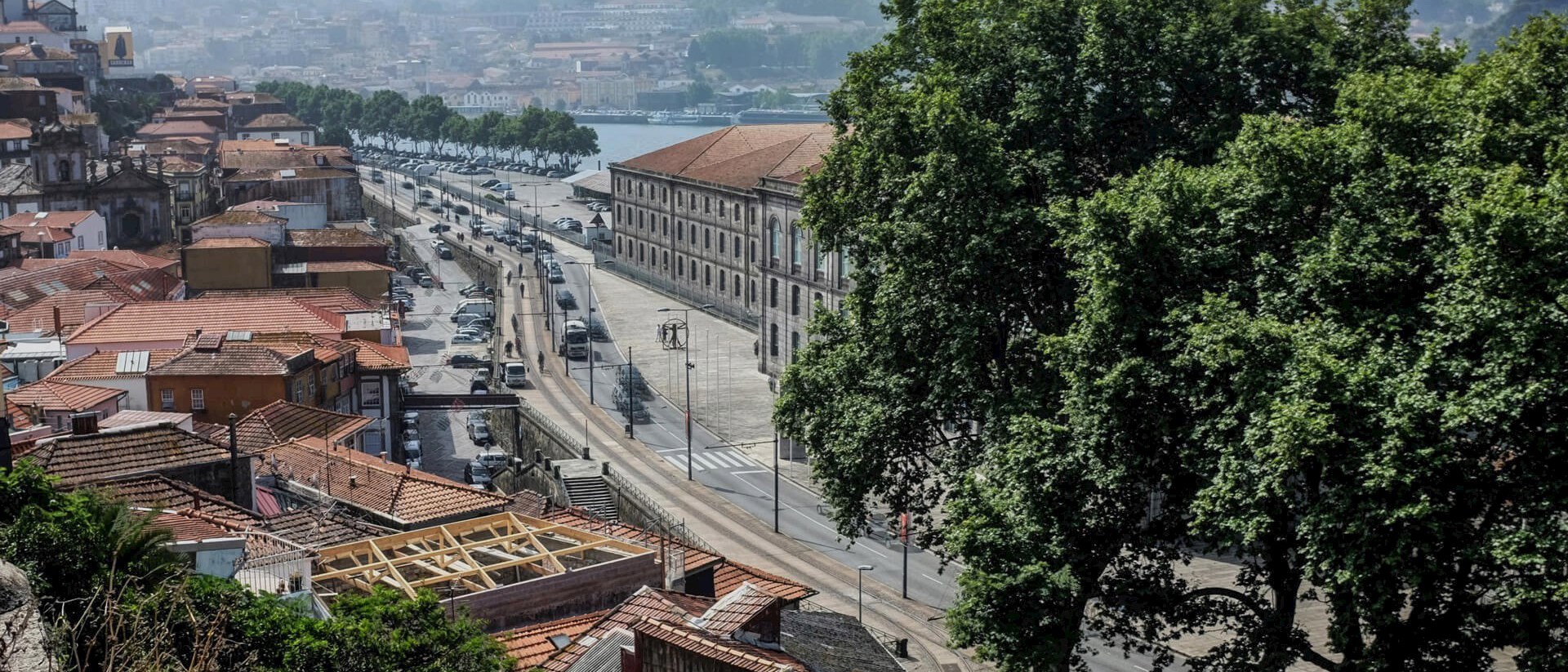 Estrada junto ao rio Douro, Porto
